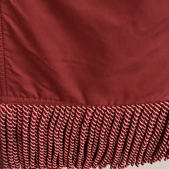 TABLE RUNNER SIZE 82” LONG COLOR FLORAL PRE-OWNED CONDITION GENTLY USED… - Picture 9 of 13